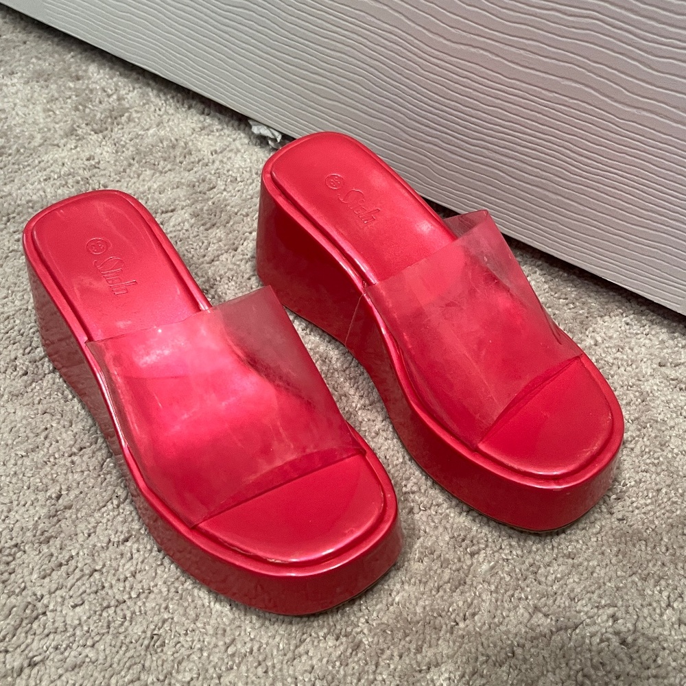 Pink platform